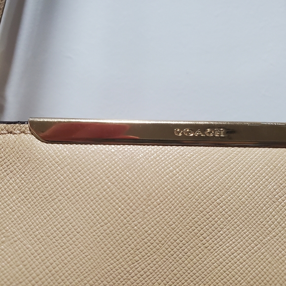 A large Coach bag - Picture 3 of 16